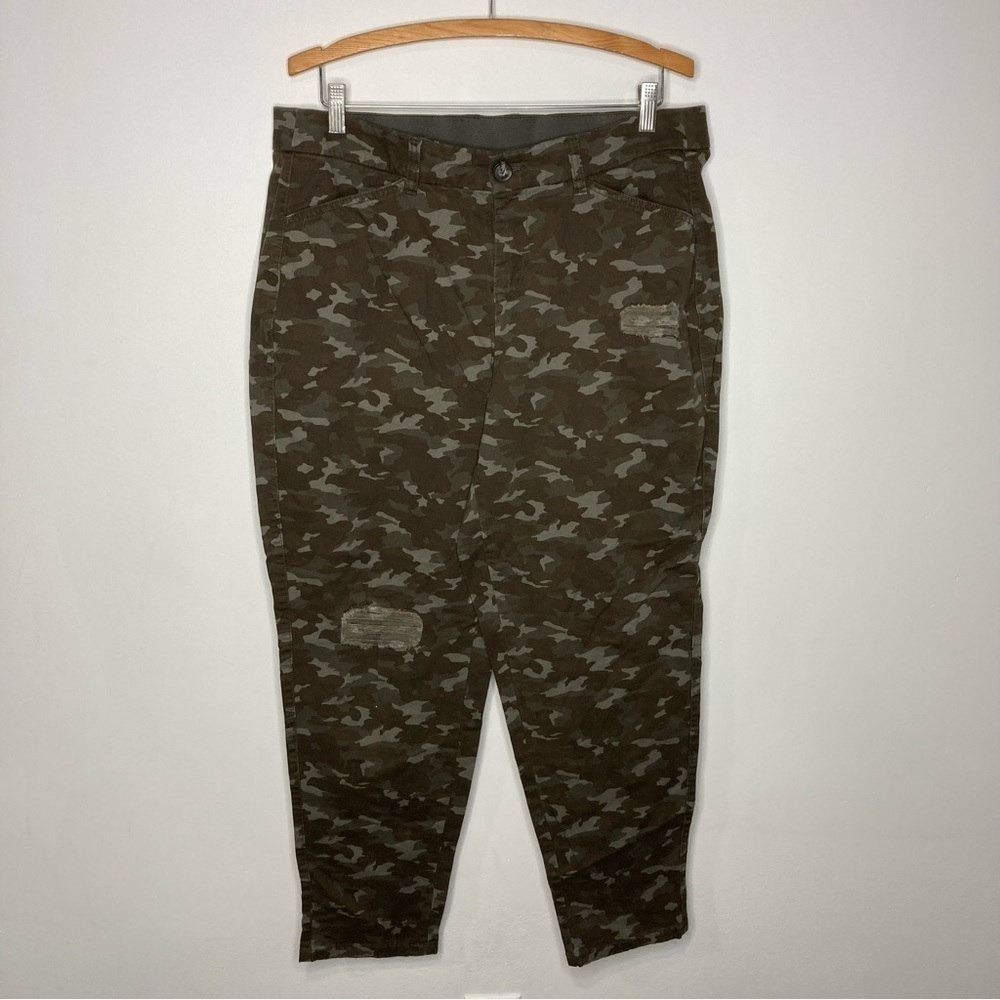 Lane Bryant distressed camouflage‎ pants size 14